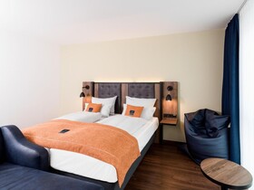 Holiday Inn - the niu, Saddle Fürth