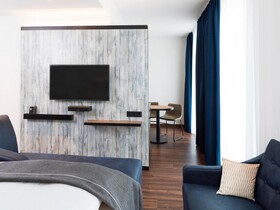 Holiday Inn - the niu, Saddle Fürth