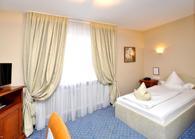 Hotel Altmünchen by Blattl