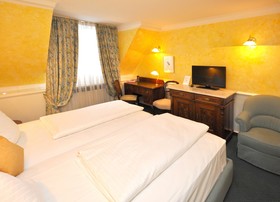 Hotel Altmünchen by Blattl