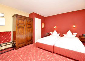 Hotel Altmünchen by Blattl