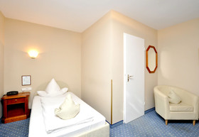 Hotel Altmünchen by Blattl