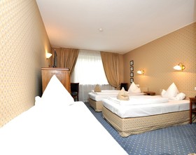 Hotel Altmünchen by Blattl