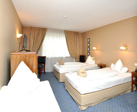 Hotel Altmünchen by Blattl