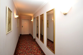 Hotel Altmünchen by Blattl