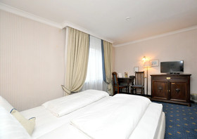 Hotel Altmünchen by Blattl