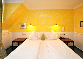 Hotel Altmünchen by Blattl