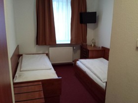 Hotel du Train & Der Tannenbaum