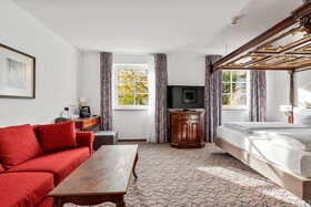 King's Hotel Center