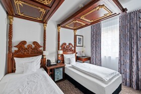 King's Hotel Center