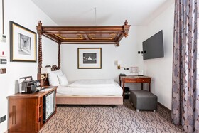 King's Hotel Center