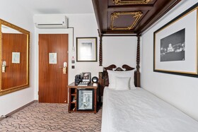 King's Hotel Center