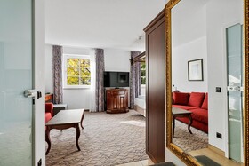 King's Hotel Center