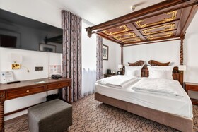 King's Hotel Center