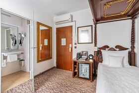 King's Hotel Center