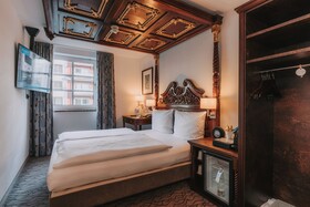 King's Hotel Center