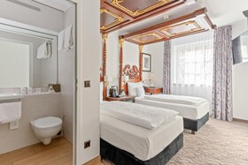 King's Hotel Center