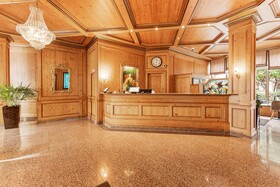 King's Hotel Center