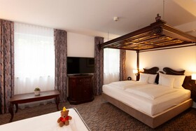 King's Hotel Center