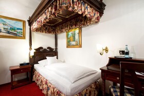 King's Hotel Center