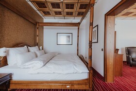 KING's HOTEL First Class