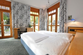 Villa Waldperlach by Blattl