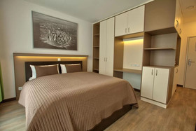 6 Rooms