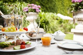 THE GATE Garden Hotel