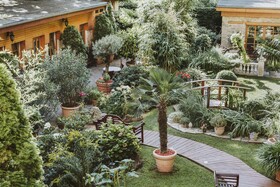 THE GATE Garden Hotel