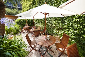 THE GATE Garden Hotel