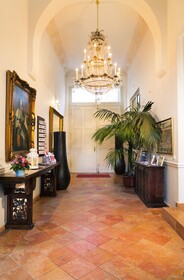 THE GATE Garden Hotel