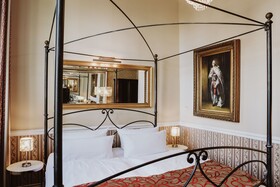 THE GATE Garden Hotel