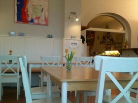 HappyGoLucky Hotel+Hostel