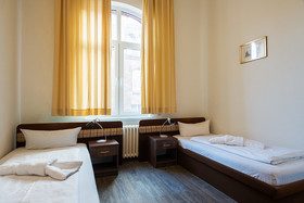 Queen's Garden Hotel
