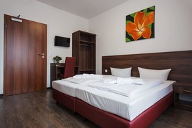 Queen's Garden Hotel