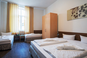 Queen's Garden Hotel