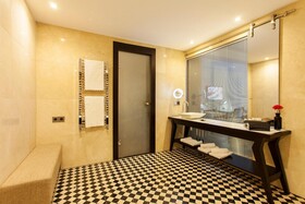 Quentin Boutique Hotel