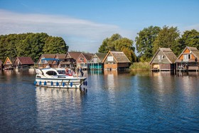Kuhnle-Tours Bootshaus Zeuthen
