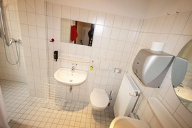 B & L Hostel