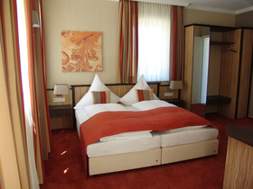 M13 Hotel