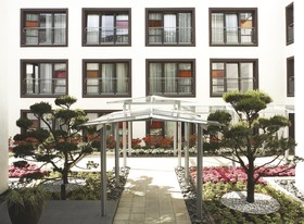 East Hotel & Restaurant