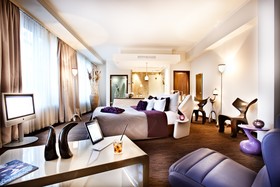 East Hotel & Restaurant