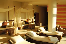 East Hotel & Restaurant