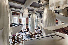 East Hotel & Restaurant