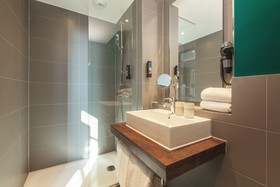 Holiday Inn - the niu, Bricks Hamburg Eppendorf