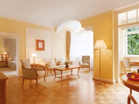 Falkenstein Grand, Autograph Collection