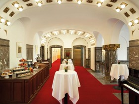Falkenstein Grand, Autograph Collection