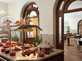 Falkenstein Grand, Autograph Collection