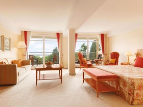 Falkenstein Grand, Autograph Collection