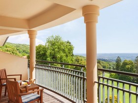 Falkenstein Grand, Autograph Collection